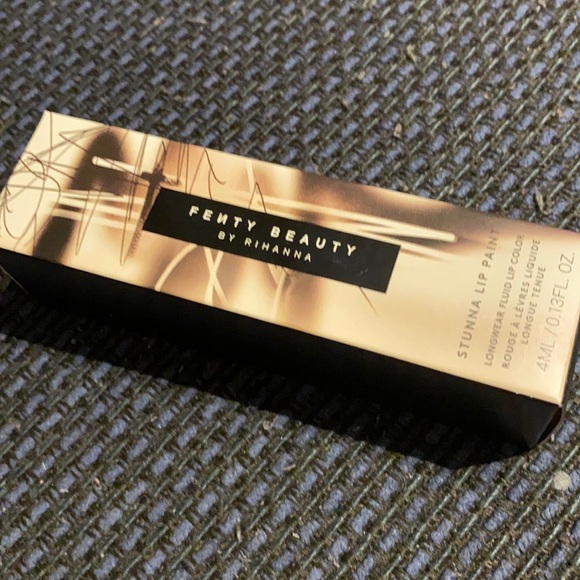 Fenty beauty stunna lip paint unlocked - Picture 1 of 3